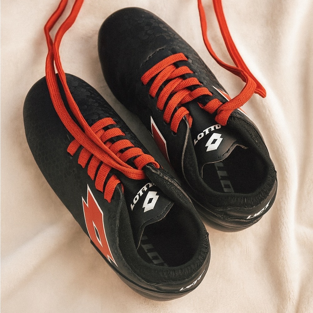 LOTTO Black and Red soccer cleats with Glossy Finish size 11 kids